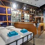Stay In Pub Kamera Klub Apatment-City Center